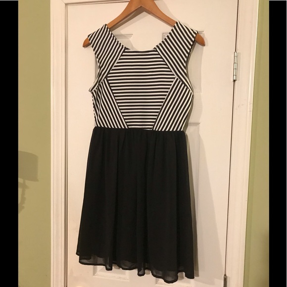 Ya Los Angeles Dresses & Skirts - 💕Women’s dress💕